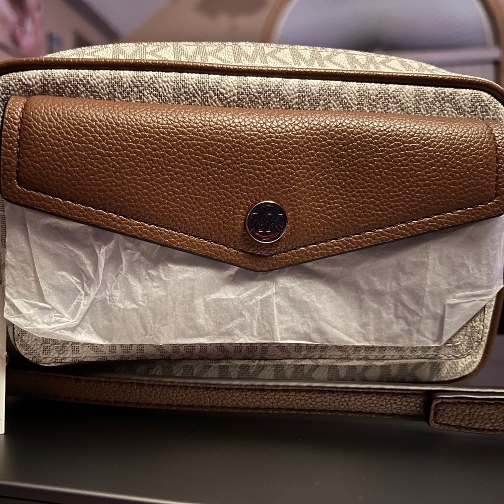 MICHAEL Michael Kors Jet Set Travel camera crossbody